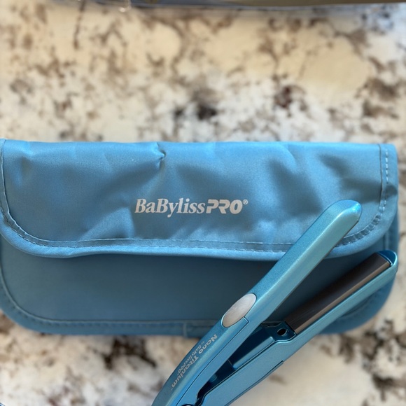 BaByliss Nano Titanium 1/2" Mini Straightener - Picture 4 of 6